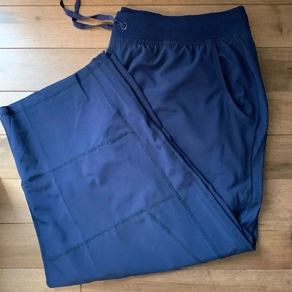 Navy  active capris 1X - Picture 1 of 8